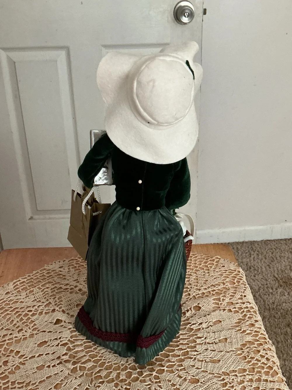 Byers Choice Victorian Shopper w/lots of Goodies